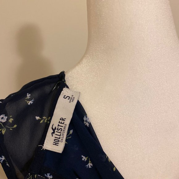 Hollister Floral Romper - Picture 3 of 4
